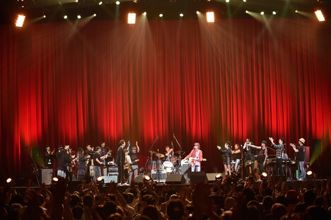 ゲストが全員したアンコールの模様。（撮影：岡村直昭）