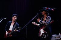 左から福山雅治、Char。（撮影：ほりたよしか）