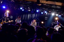 LUI FRONTiC 赤羽JAPANがファズミサキ（Key / ぽわん）を迎えてパフォーマンスする様子。