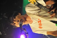 の子（G, Vo）（撮影：佐藤哲郎）