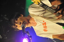 の子（G, Vo）（撮影：佐藤哲郎）