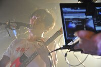 の子（G, Vo）（撮影：佐藤哲郎）