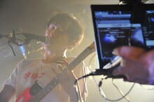 の子（G, Vo）（撮影：佐藤哲郎）