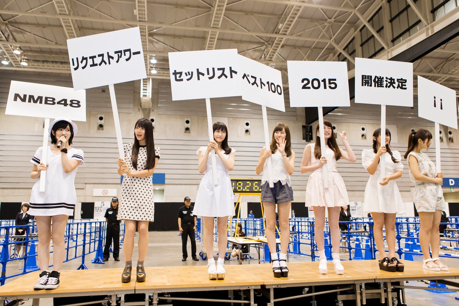 左から山本彩、白間美瑠、矢倉楓子、渡辺美優紀、吉田朱里、薮下柊、渋谷凪咲。 (c)NMB48