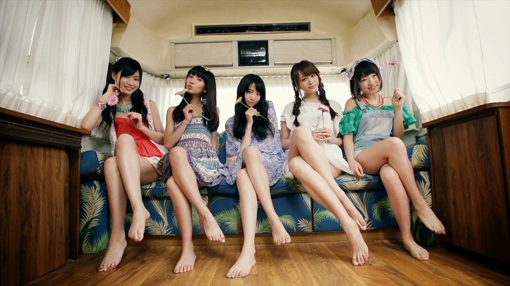 夢みるアドレセンス「サマーヌード・アドレセンス」MVのワンシーン。