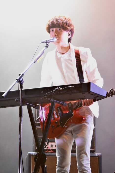 川谷絵音（Vo, G, Syn）