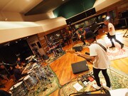 降谷建志スタジオライブの様子。（写真提供：イノベーター）