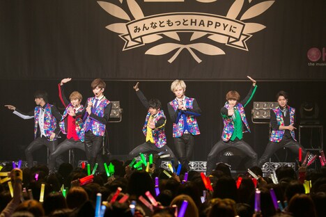 超特急（撮影：米山三郎［SignaL］）