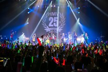 超特急とTRFのコラボステージ。（撮影：米山三郎［SignaL］）