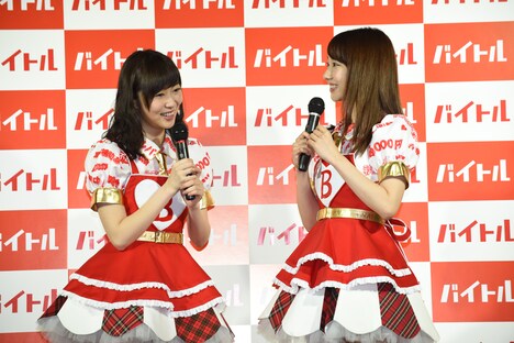 左から指原莉乃、柏木由紀。