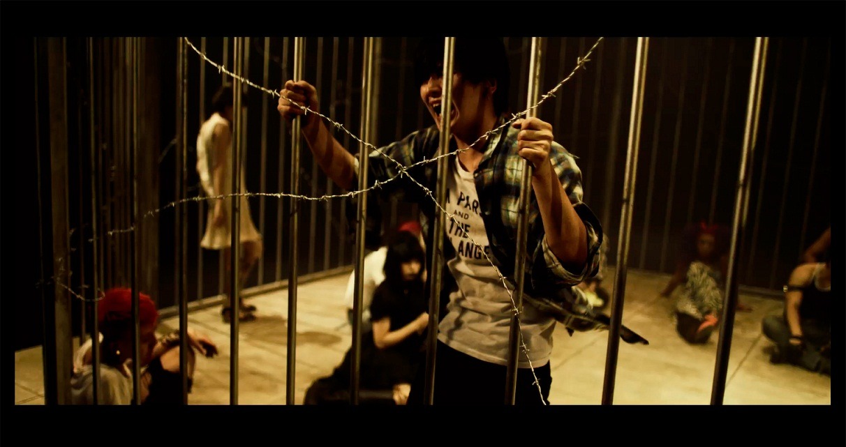 SPYAIR「ファイアスターター」MVのワンシーン。