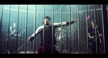 SPYAIR「ファイアスターター」MVのワンシーン。