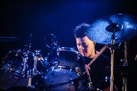 岡田翔太朗（Dr）（Photo by Yusuke Satou）