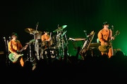 POLYSICS「POLYSICS TOUR 2015“HEN 愛 LET'S GO!”~ツナギなぼくら ツアーで、胸キュン。~」東京・TSUTAYA O-EAST公演の様子。(撮影:古渓一道)