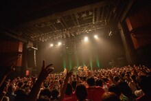 POLYSICS「POLYSICS TOUR 2015“HEN 愛 LET'S GO!”～ツナギなぼくら ツアーで、胸キュン。～」東京・TSUTAYA O-EAST公演の様子。（撮影：古渓一道）