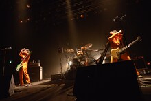 POLYSICS「POLYSICS TOUR 2015“HEN 愛 LET'S GO!”～ツナギなぼくら ツアーで、胸キュン。～」東京・TSUTAYA O-EAST公演の様子。（撮影：古渓一道）