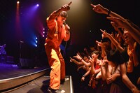 ハヤシ（G, Vo, Syn, Programming）（撮影：古渓一道）