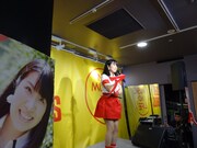 昨日6月18日に東京・タワーレコード渋谷店 4Fイベントスペースにて開催、町あかりインストアイベント「ア、町あかりメジャーデビュー前夜祭」の様子。（写真提供：ビクターエンタテインメント）