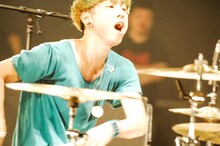 都築'HEAVIN'史生（Dr, Cho / BACK LIFT（撮影：瀧本JON...行秀）