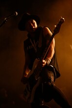 T$UYO$HI（B / The BONEZ）（Photo by Tetsuya Yamakawa[showcase]）