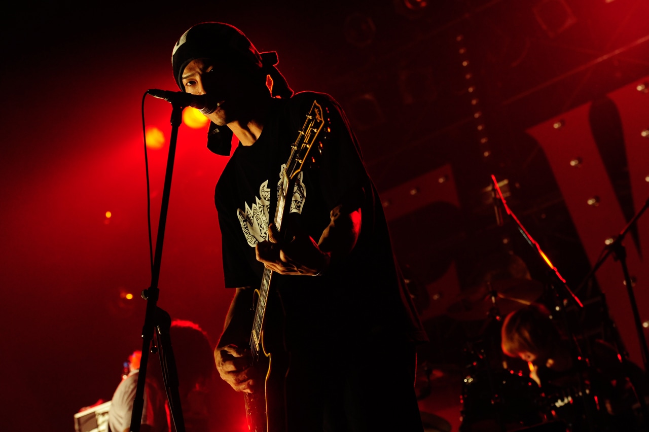 越智健太（G, Vo / BUZZ THE BEARS）（Photo by teppei kishida）
