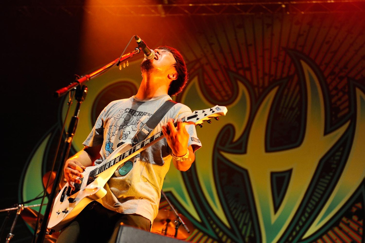 菊池信也（Vo, G / OVER ARM THROW）（Photo by YUJI HONDA）