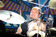 寺本英司（Dr, Cho / OVER ARM THROW）（Photo by YUJI HONDA）