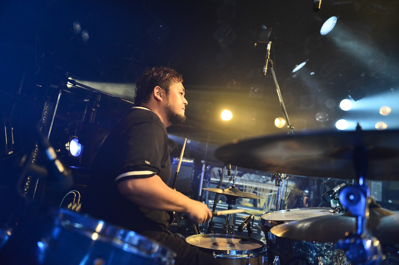アサカワヒロ（Dr / LEGO BIG MORL）（Photo by RUI HASHIMOTO［SOUND SHOOTER & STINGRAY］）