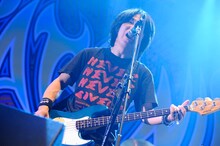 鈴野洋平（B, Cho / OVER ARM THROW）（Photo by YUJI HONDA）