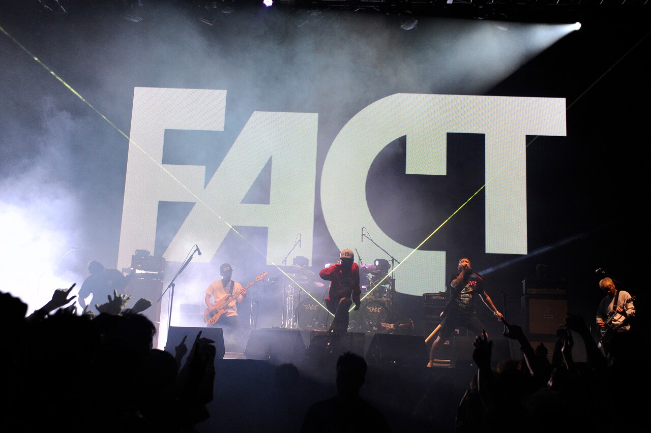 FACT「SATANIC CARNIVAL '15」締めくくる激情パフォーマンス