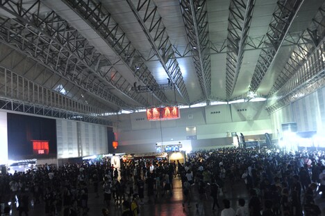 「SATANIC CARNIVAL'15」会場の様子。(Photo by yuji honda)