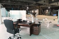 「無責任ヒーロー」の舞台となった“社長室予定スペース”。（写真提供：テレビ東京）