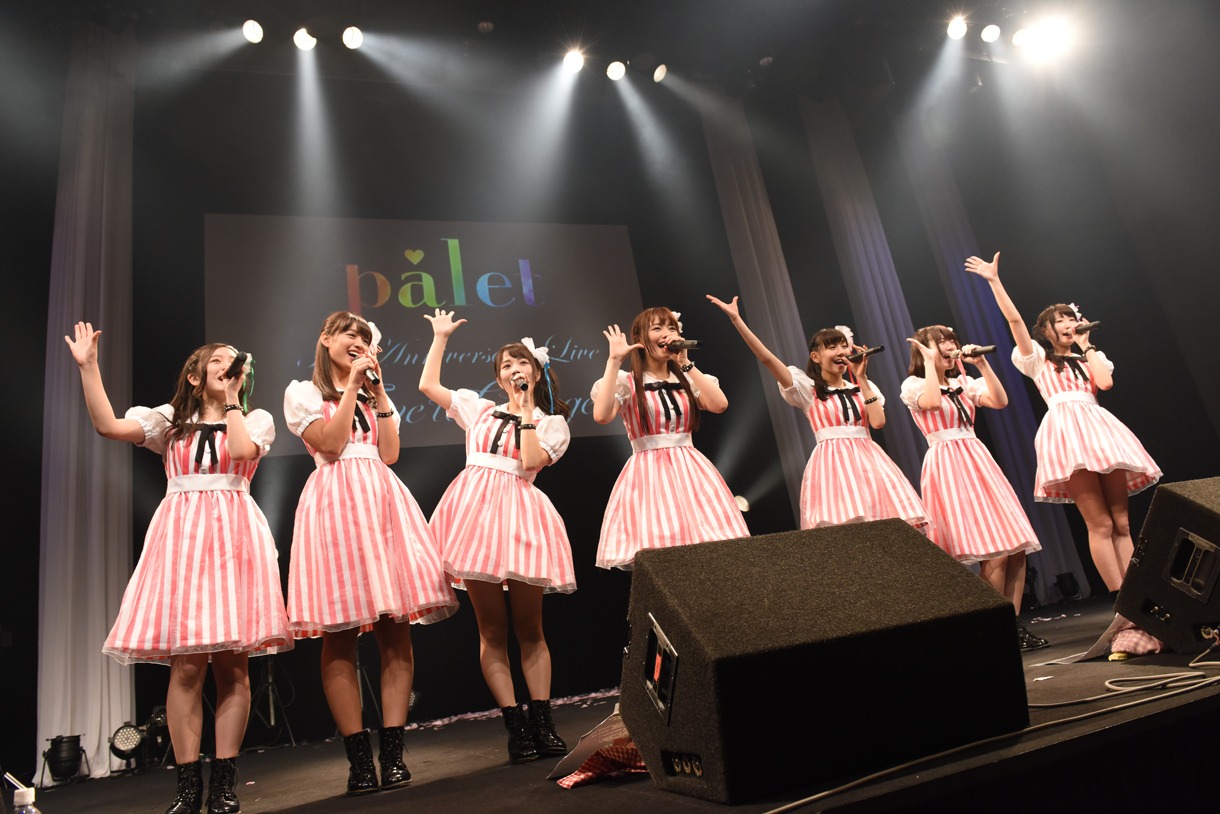 paletによる3周年記念ライブのエンディングの様子。