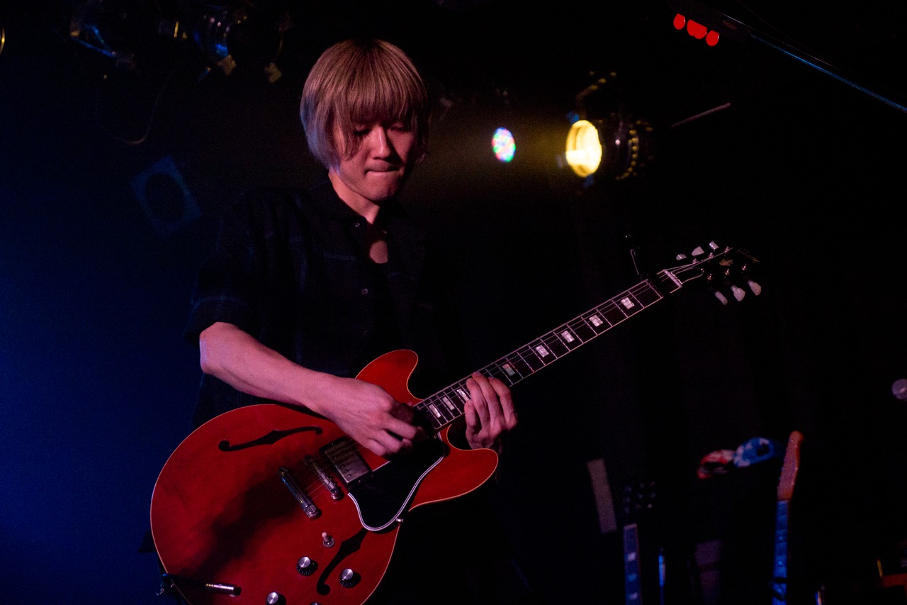 江口雄也（G / BLUE ENCOUNT）（撮影：井上写真事務所）