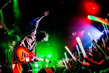 JUON（Vo, G） （撮影：浜野カズシ）