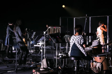 「Salyu Tour 2015 Android & Human Being」NHKホール公演の様子。(Photo by Taku Fujii)