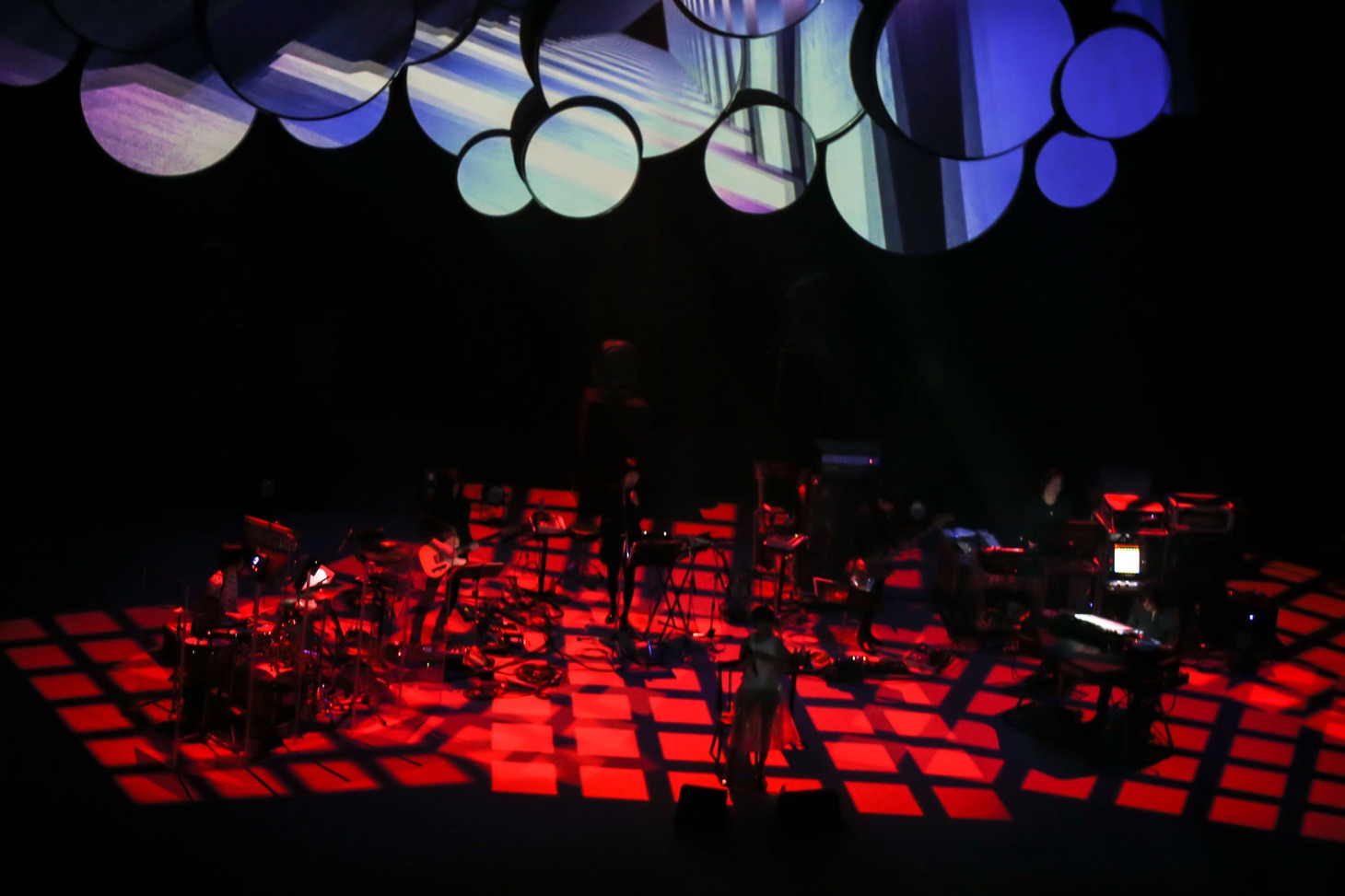 「Salyu Tour 2015 Android & Human Being」NHKホール公演の様子。（Photo by Taku Fujii）