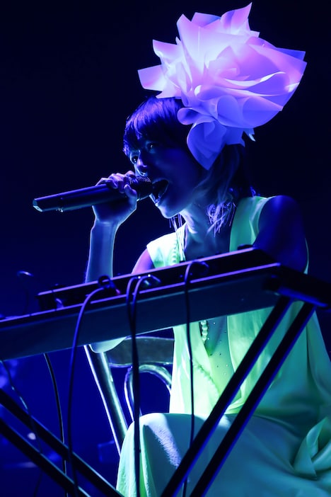 「Salyu Tour 2015 Android & Human Being」NHKホール公演でのSalyu。(Photo by Taku Fujii)
