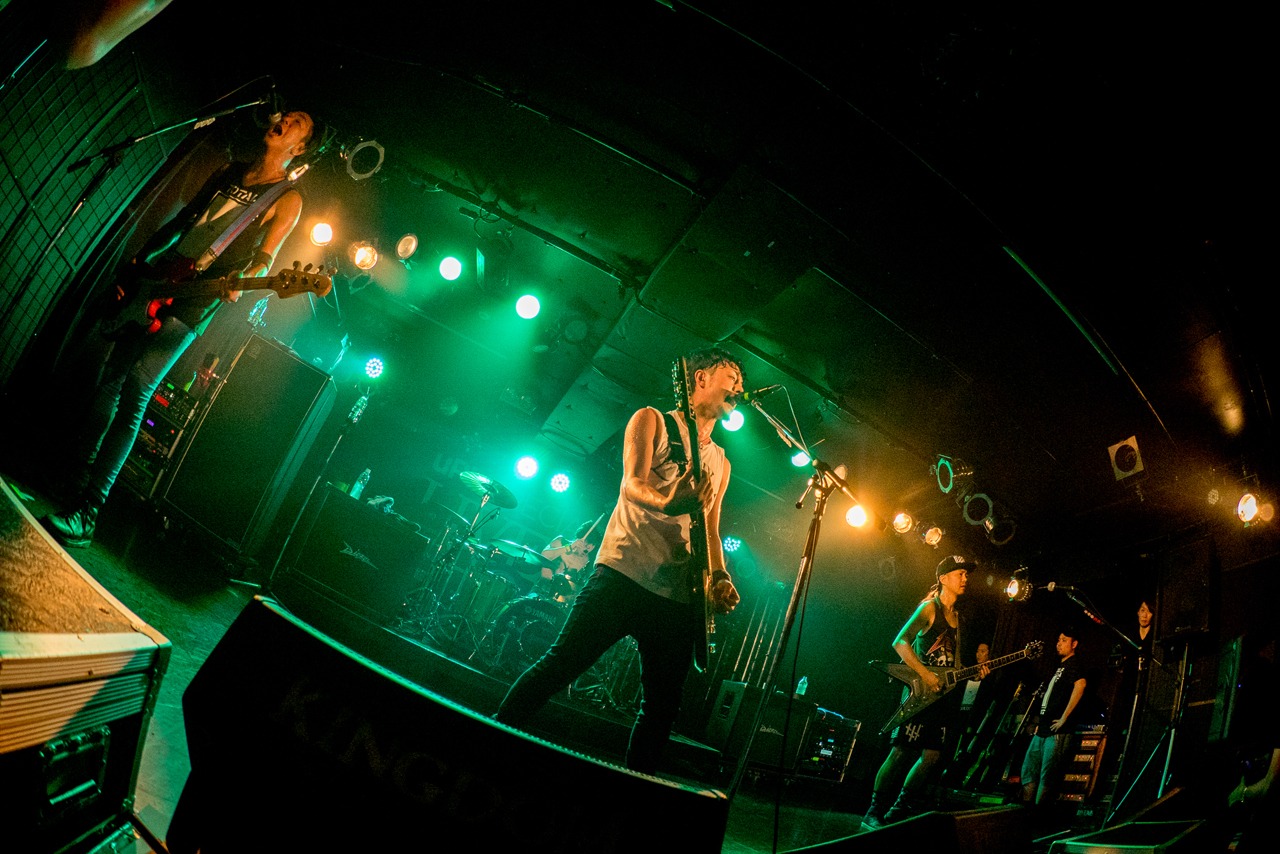 TOTALFAT（撮影：井上写真事務所）