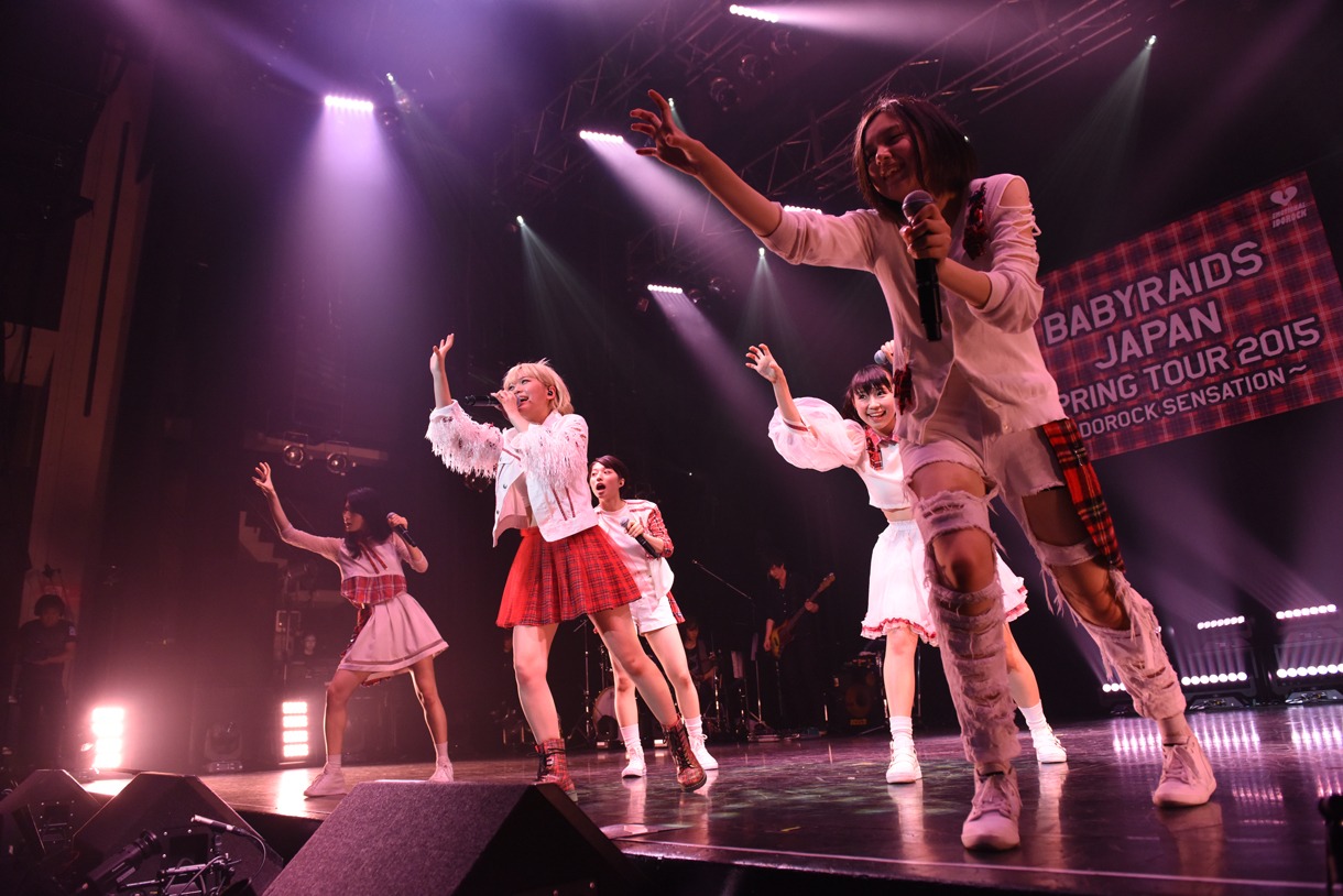 「ベイビーレイズ JAPAN SPRING TOUR 2015 -IDOROCK SENSATION-」の様子。