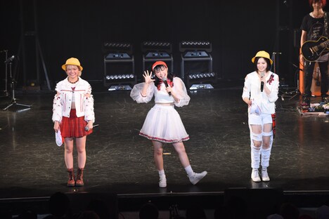 左から林愛夏、大矢梨華子、渡邊璃生。