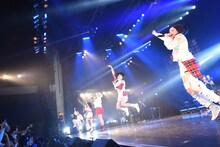 「ベイビーレイズ JAPAN SPRING TOUR 2015 -IDOROCK SENSATION-」の様子。