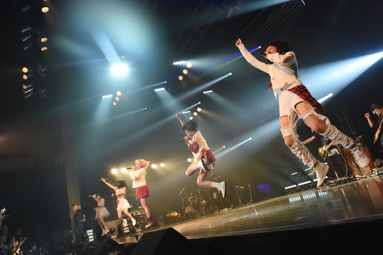 「ベイビーレイズ JAPAN SPRING TOUR 2015 -IDOROCK SENSATION-」の様子。
