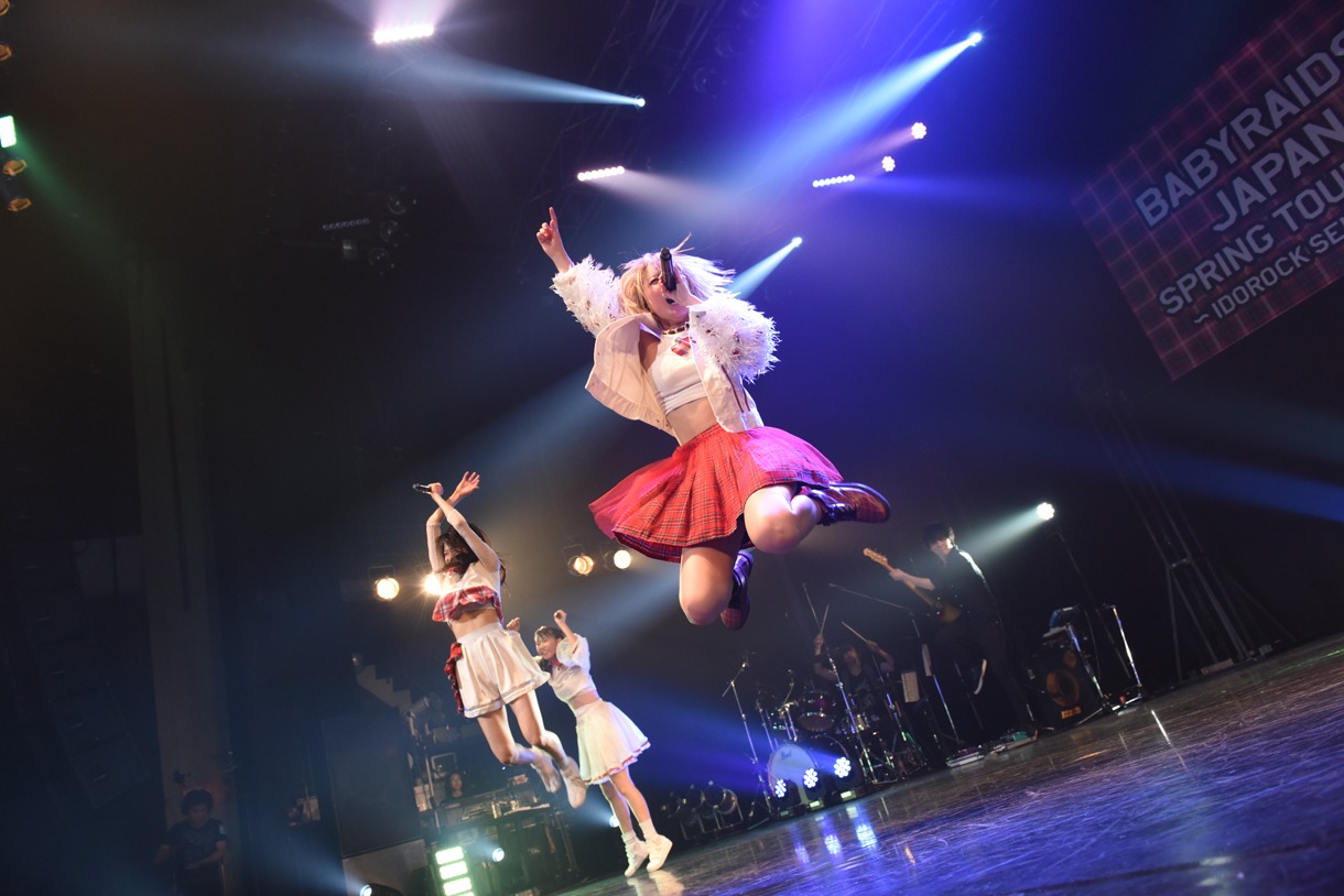 「ベイビーレイズ JAPAN SPRING TOUR 2015 -IDOROCK SENSATION-」の様子。