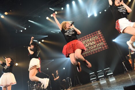 「ベイビーレイズ JAPAN SPRING TOUR 2015 -IDOROCK SENSATION-」の様子。