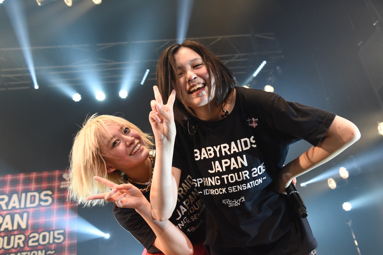 左から林愛夏、渡邊璃生。