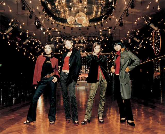 太陽とシスコムーン。左から小湊美和、RuRu、稲葉貴子、信田美帆（写真はT&Cボンバー時代のアーティスト写真）。