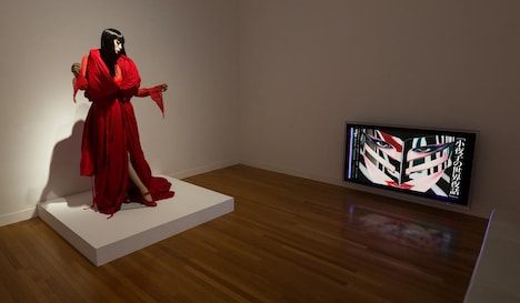 「小夜子の世界夜話」展示の様子。