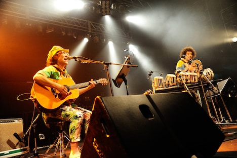 左からハナレグミ、U-zhaan。（撮影：岡本麻衣）