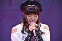竹達彩奈「Ayachi Birthday 2015 あやテレ」夜の部の様子。